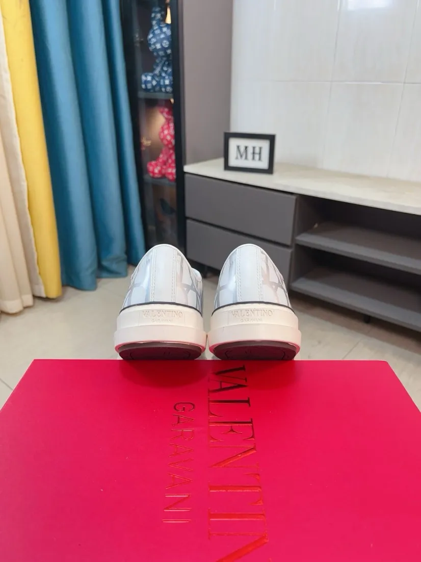 Men's shoes 💰500🌸🌸[Valentino] Couple model, official website 1:1 replica, fashionable casual men's shoes 🔜The upper is made of imported high-quality original special upper sheepskin lining, the upper foot is very stylish, personalized fashionable rubber wear-resistant outsole, size: 35-44 (45 can be customized)